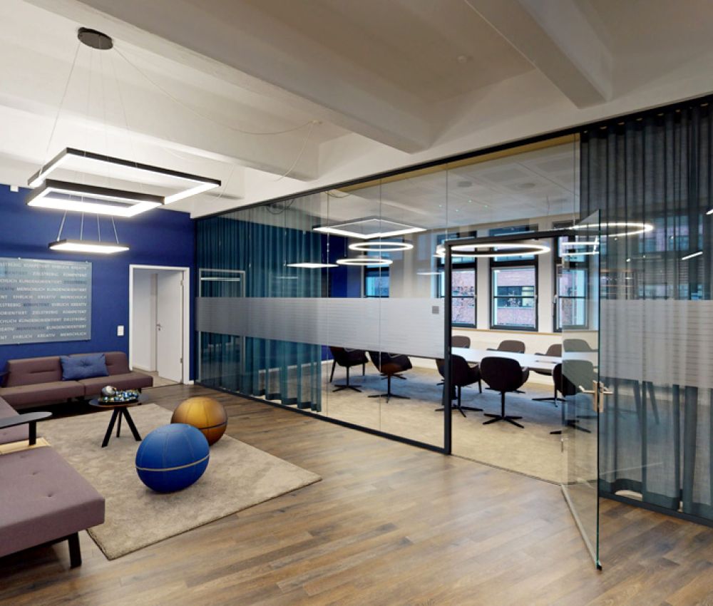 Designorientierter Umbau | Immobilienbüro | 308 m²
